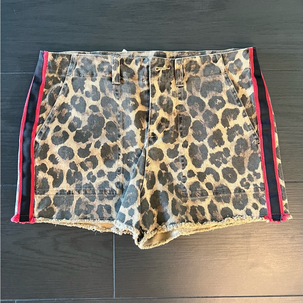 NWT - Pam & Gela Leopard shorts with back detail! Size 28